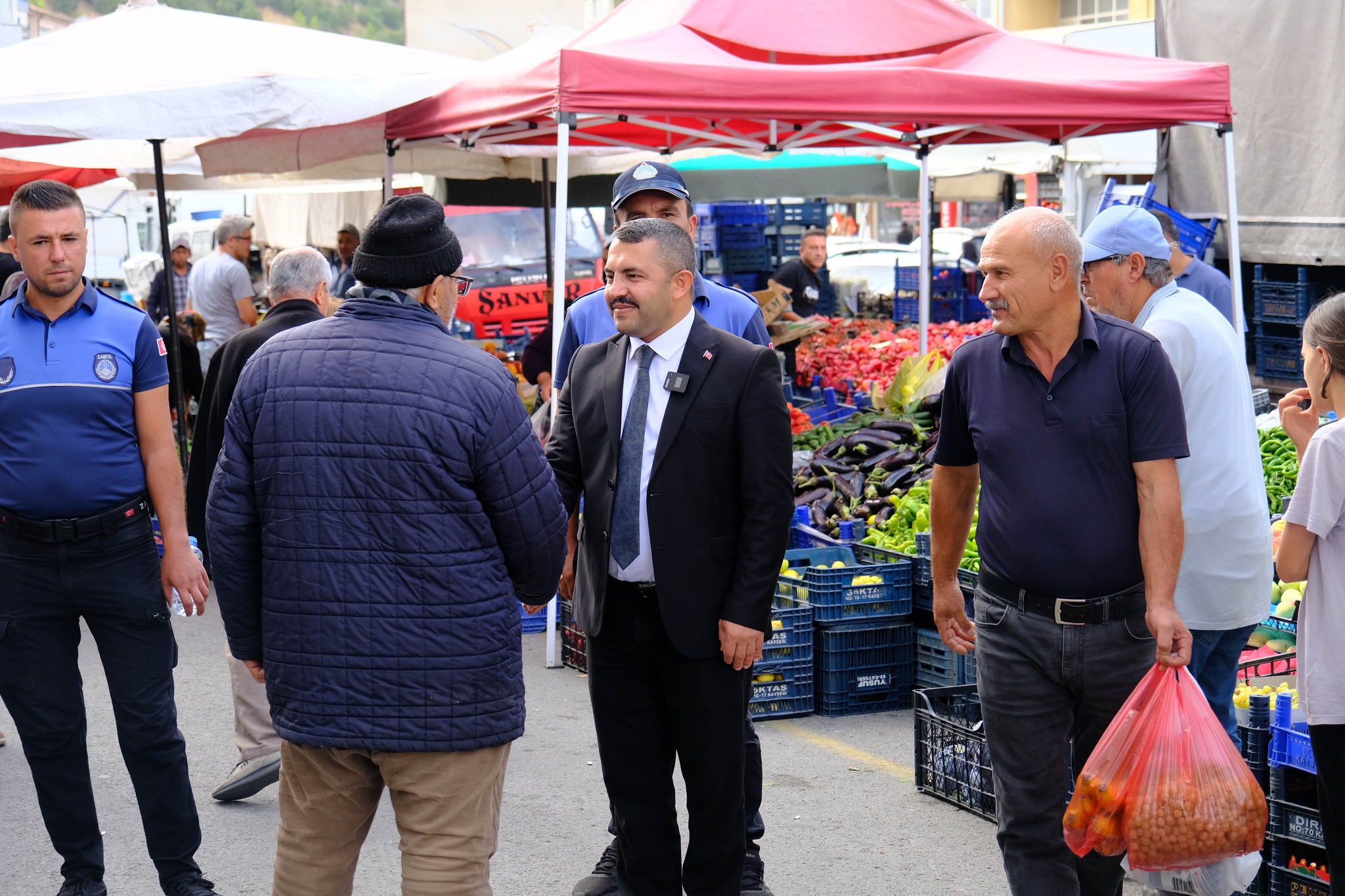 Pazar Tezgahında Talepleri Dinledi
