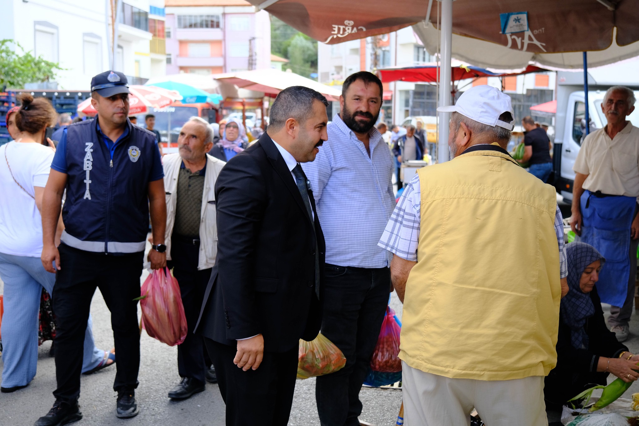 Pazar Tezgahında Talepleri Dinledi2