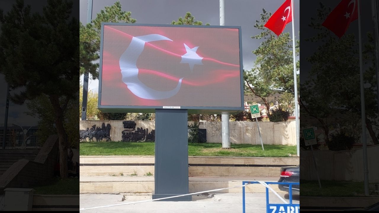 Yozgat'ın Yeni İletişim Yüzü İki Noktaya Dev Ekran1