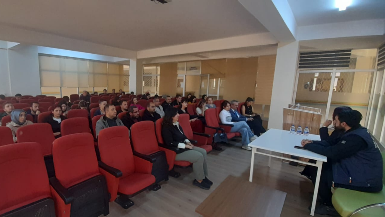 Bozok Üniversitesi’nde Farkındalık Hareketi Dijital Dünyadaki Gizli Tehlike Anlatıldı (1)