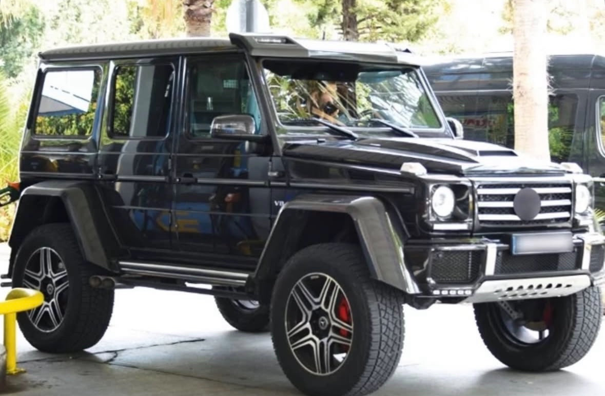 Burak Özçivit 25 Milyon Tl’lik Aracıyla Kuruçeşme’de Görüntülendi (1)