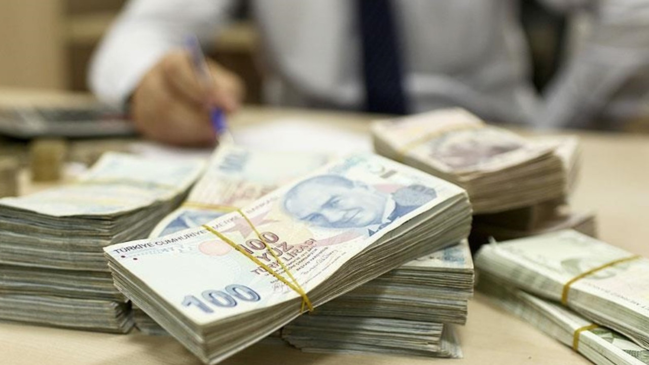 Calisan Emekliye 5 Bin Liralik Ikramiye Yasalasti Qr3B