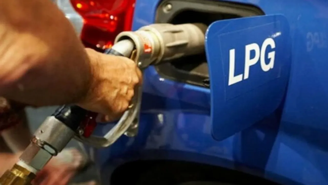 Depoları Doldurun Akaryakıta Gece Yarısı Dev Zam Geliyor! (2)