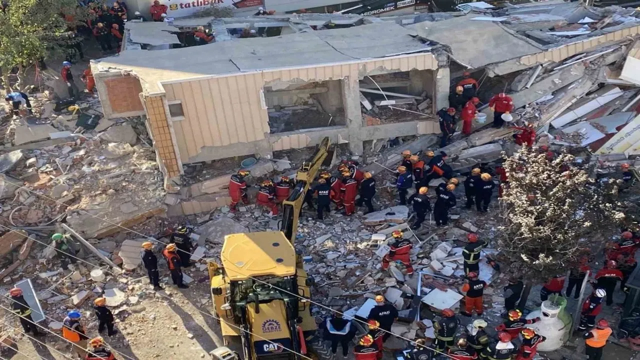 Dilara Bilir Kimdir, Kaç Yaşında? Gebze’de Çöken Binadan Kurtarılan Dilara Bilir’in Sağlık Durumu Nasıl?1