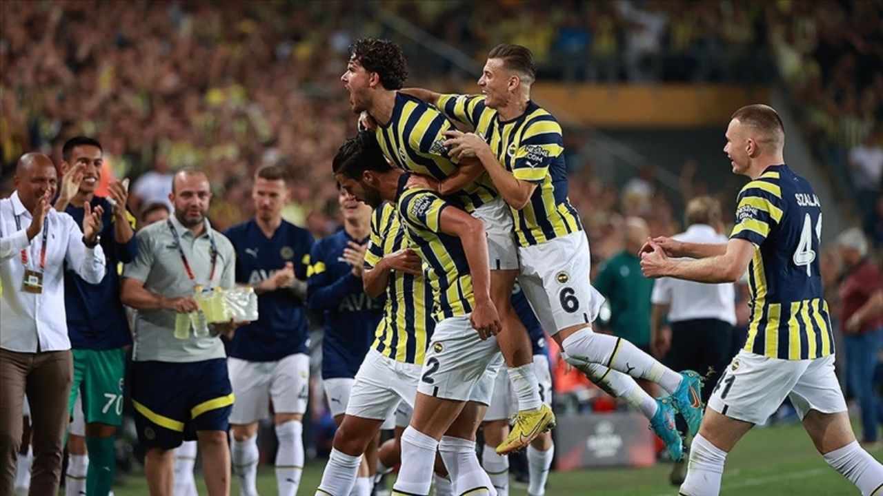 Fenerbahçede Iki Isim Kadro Dışı Bırakıldı (2)