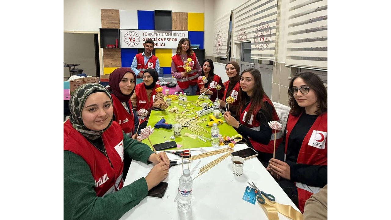 Gençlerden Duygulandıran Jest Hazır Yerine Emek Verdiler (1)