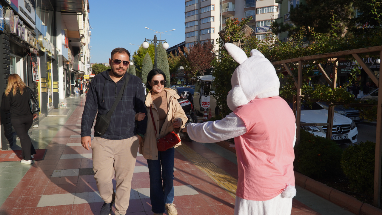Hem Okul Harçlığını Çıkarıyor Hem De Eğlendiriyor İnsanları Mutlu Etmek Hoşuma Gidiyor (6)