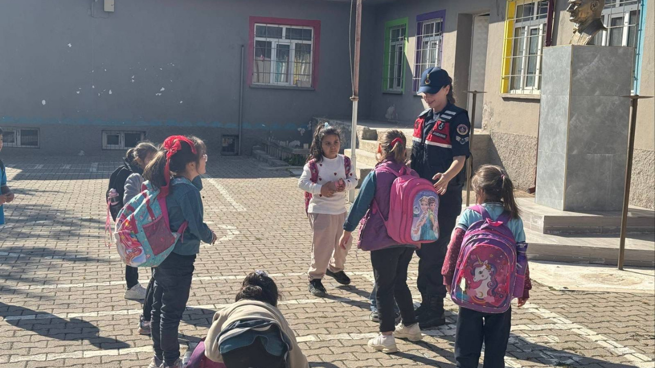 Jandarma’dan Kız Çocuklarına İlham Veren Etkinlik (3)