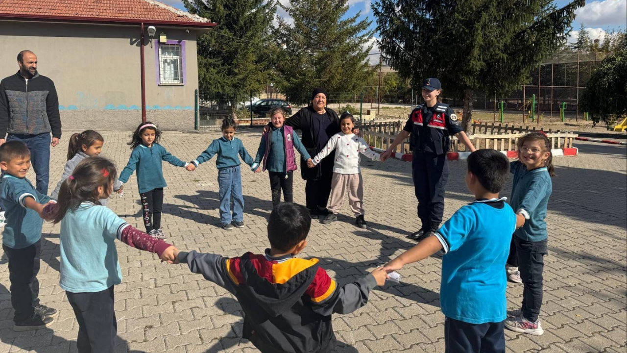 Jandarma’dan Kız Çocuklarına İlham Veren Etkinlik (4)