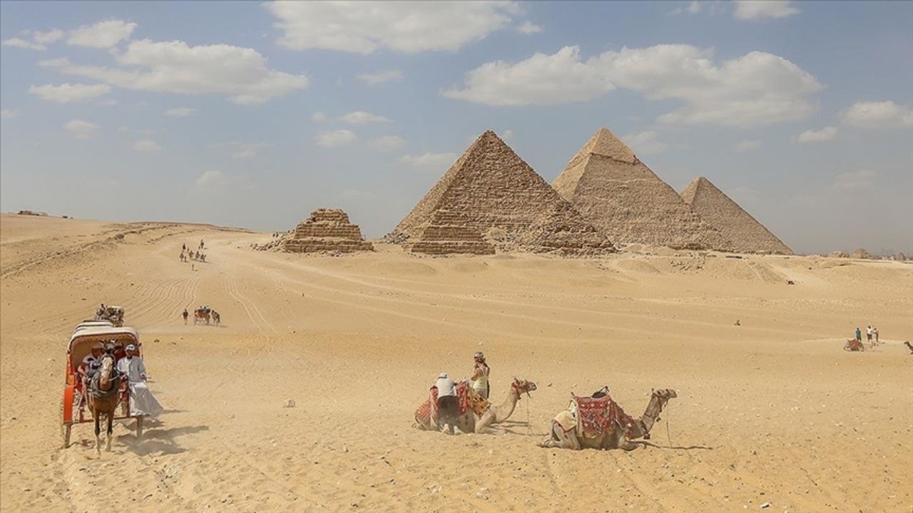 Mısır Piramidi (3)