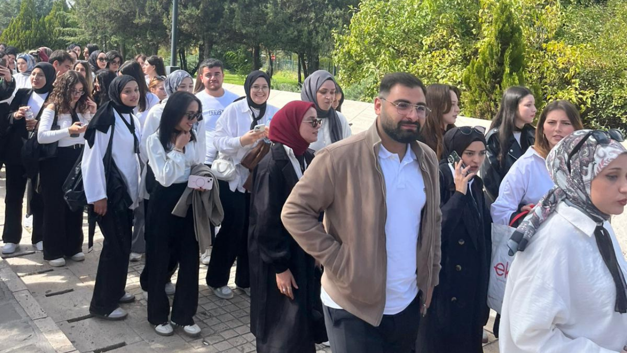 Öğrenciler Lösemi Farkındalığı İçin Anıtkabir'de