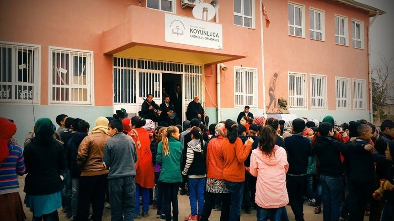 Öğrencini Gözünde Sigara Söndürdü (2)