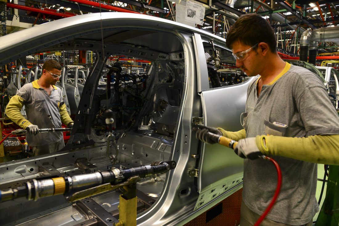 Renault 15 Bin Kisi Isten Cikariyor Guncel Kibris