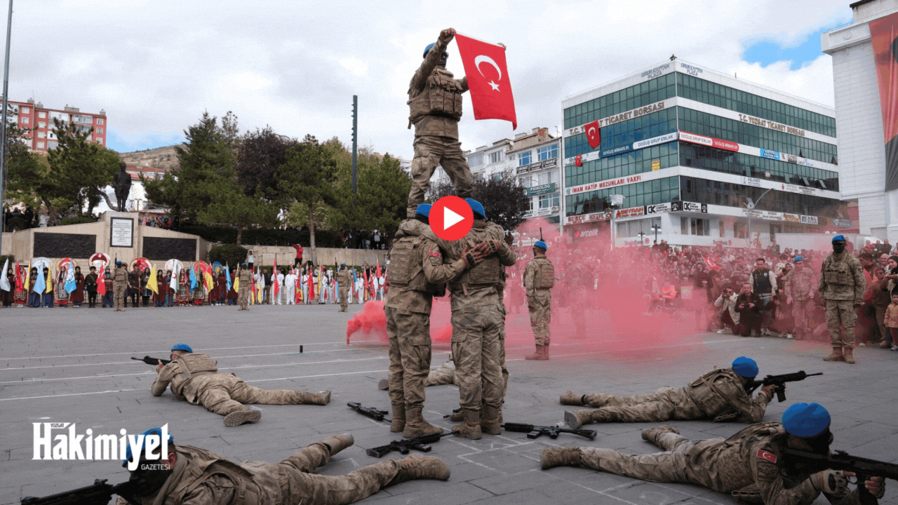 Cumhuriyet Kutlamalarında Komandoların Geçiş Töreni Büyük Beğeni Topladı