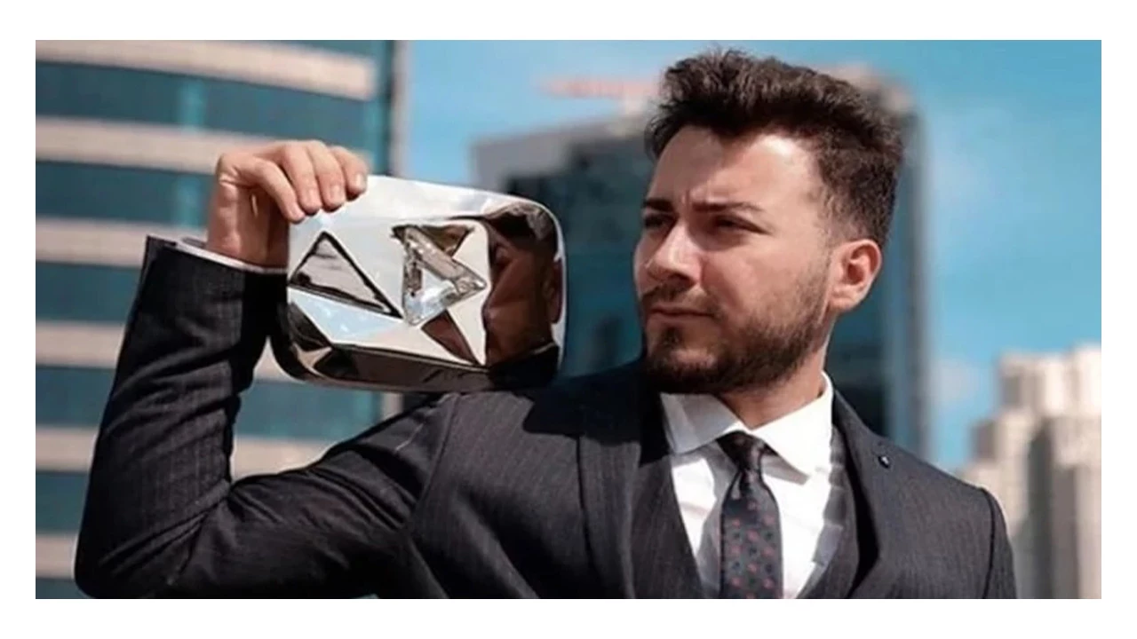 Youtube Fenomeni Enes Batur Geri Döndü “Noone” İsmi Takipçileri İkiye Böldü (1)-1