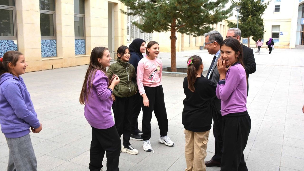 Yozgat’ta Eğitim Faaliyetleri Yerinde İnceleniyor Öğrencilere Yakın İlgi1