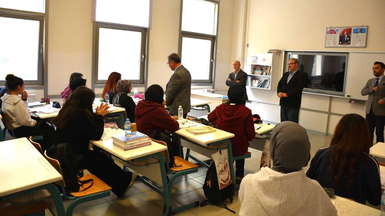 Yozgat’ta Eğitim Faaliyetleri Yerinde İnceleniyor Öğrencilere Yakın İlgi2