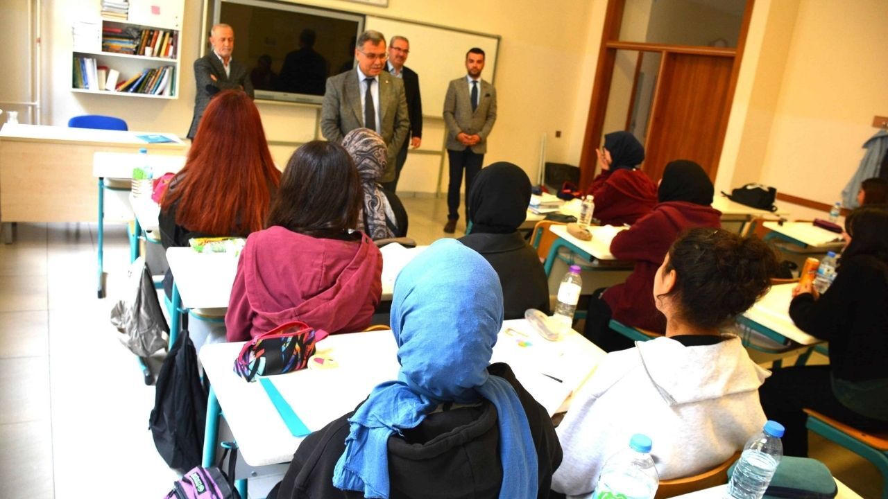 Yozgat’ta Eğitim Faaliyetleri Yerinde İnceleniyor Öğrencilere Yakın İlgi3