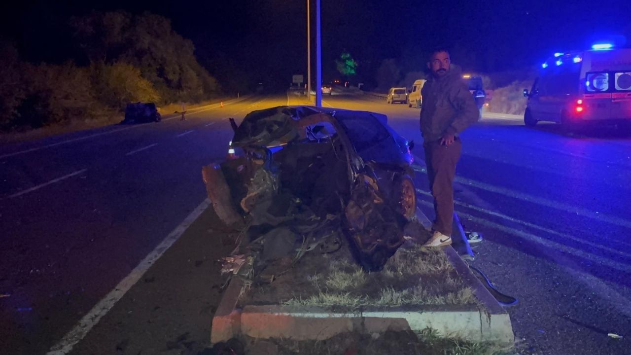 Yozgat'ta Feci Kaza Araç İkiye Bölündü (1)