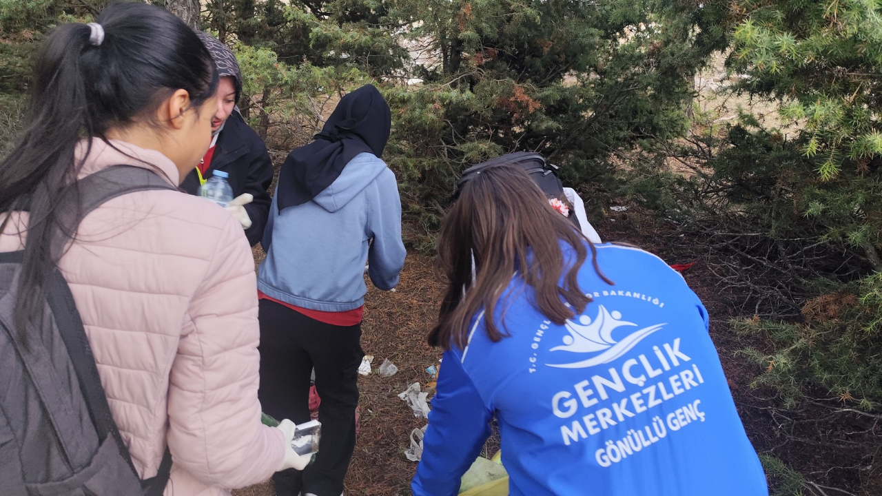 Yozgat’ta Gençlerden Farkındalık Hareketi Doğa İçin El Ele Verdi (4)