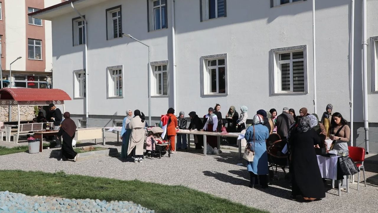 Yozgat’ta Gençlerden Gazze’ye Destek