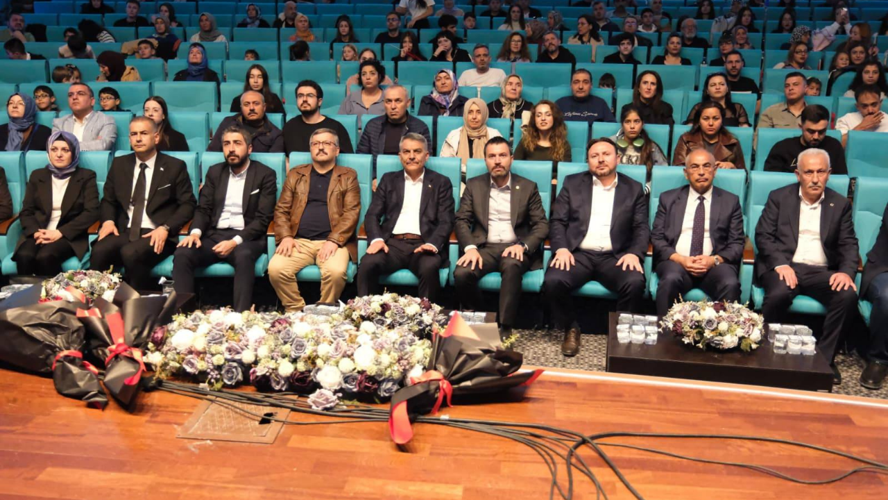 Yozgat’ta “Kim Var” Sanat Etkinliği Sanat Ve Gençlik Aynı Sahneye Sığdı (2)