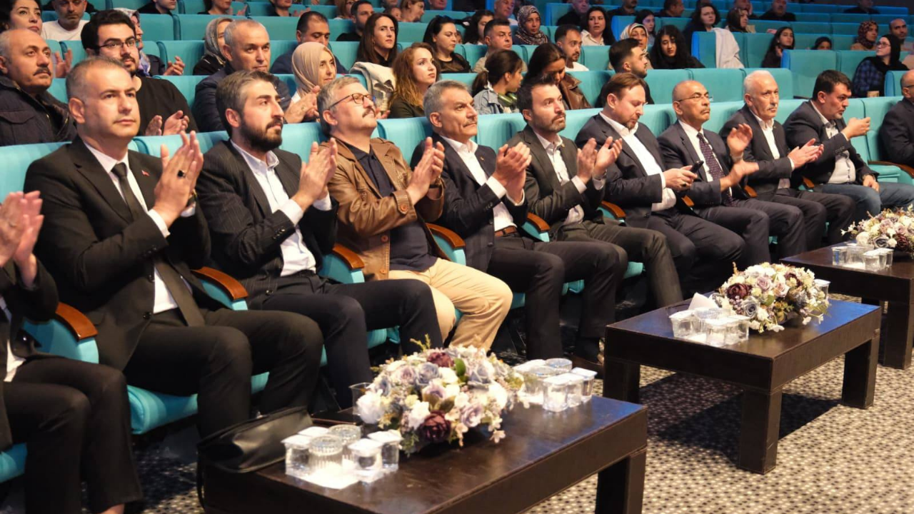 Yozgat’ta “Kim Var” Sanat Etkinliği Sanat Ve Gençlik Aynı Sahneye Sığdı (5)