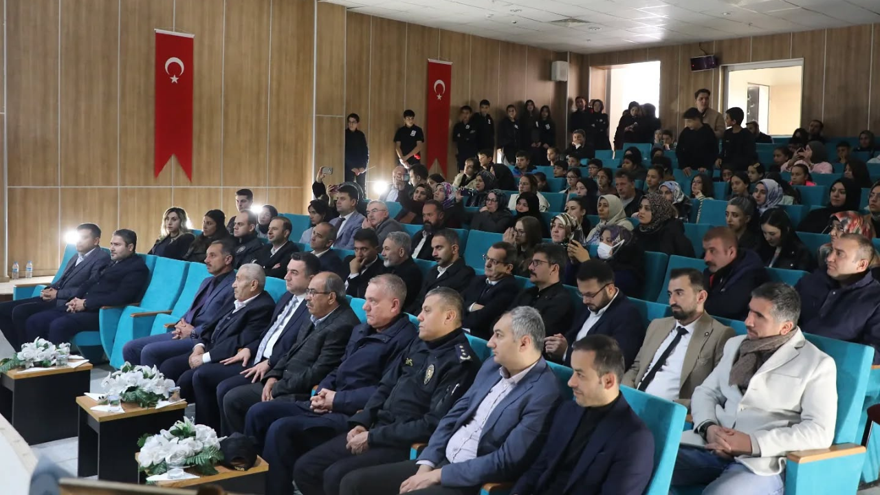 Gençler Ulu Önder Mustafa Kemal Atatürk’ü Andılar (1)