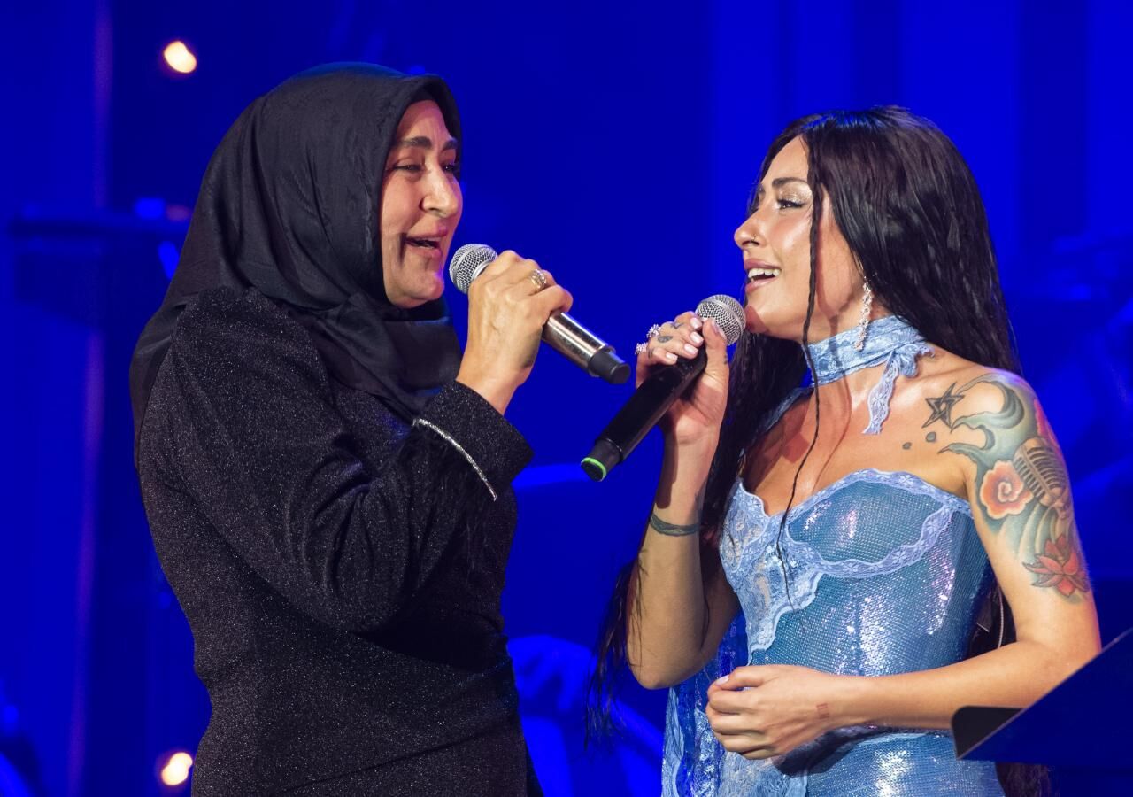 Melek Mosso Ve Annesi