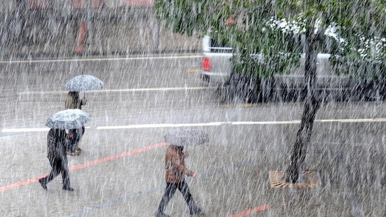 Meteoroloji 30 Il Için Uyarı Verdi! Yağış Göz Açtırmayacak