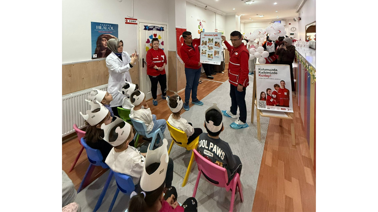 Minik Kalplere Kızılay Sevgisi Genç Kızılay'dan Anlamlı Ziyaret (2)