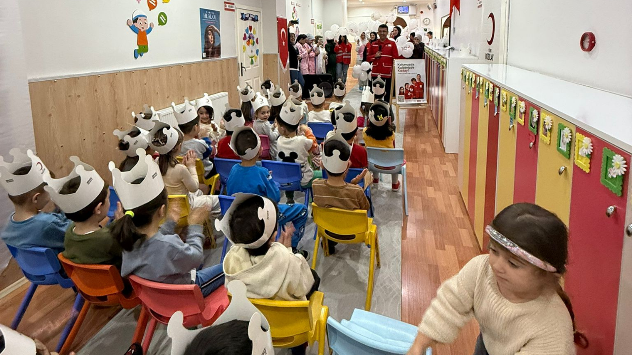 Minik Kalplere Kızılay Sevgisi Genç Kızılay'dan Anlamlı Ziyaret (3)