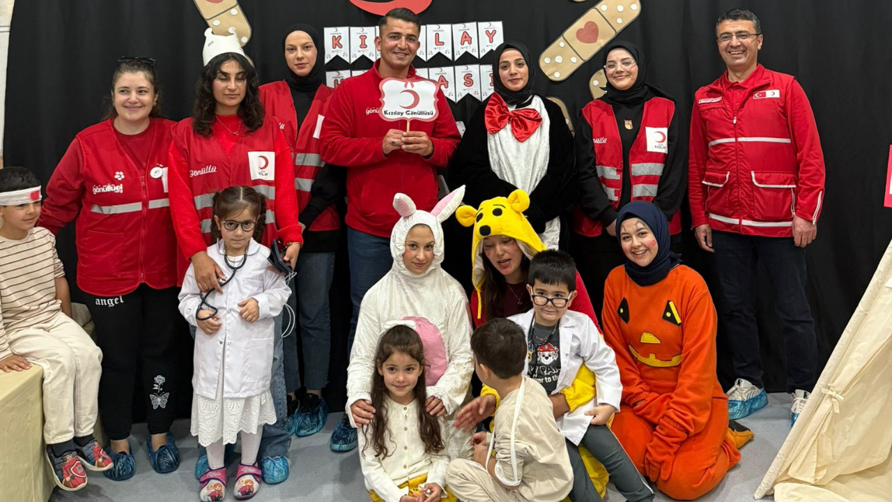 Minik Kalplere Kızılay Sevgisi Genç Kızılay'dan Anlamlı Ziyaret