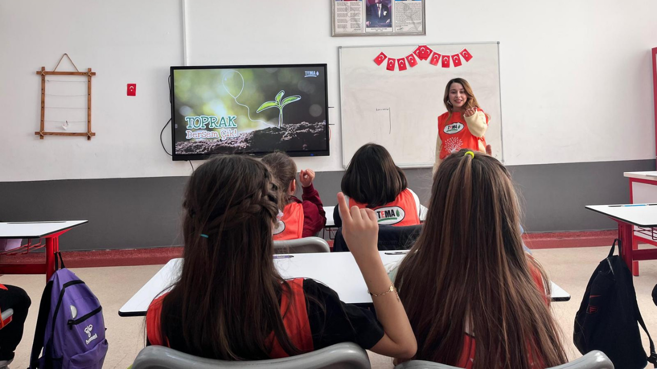 Miniklere Toprak Semineri Verildi