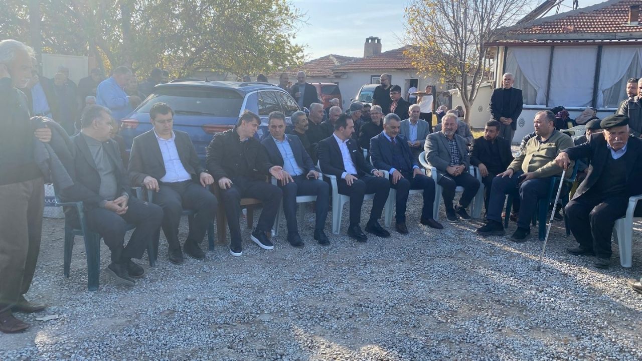 Vali Özkan Ve Kürşad Zorludan Emekli Öğretmene Taziye Ziyareti (1)