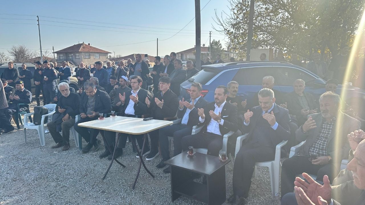 Vali Özkan Ve Kürşad Zorludan Emekli Öğretmene Taziye Ziyareti (3)