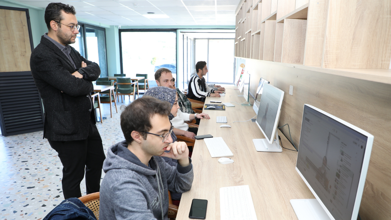 Yobü’de Bilim Rüzgarı Geleceğin Teknolojilerini Şekillendiriyor (2)