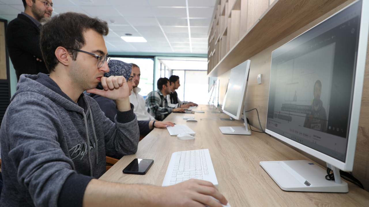 Yobü’de Bilim Rüzgarı Geleceğin Teknolojilerini Şekillendiriyor (3)