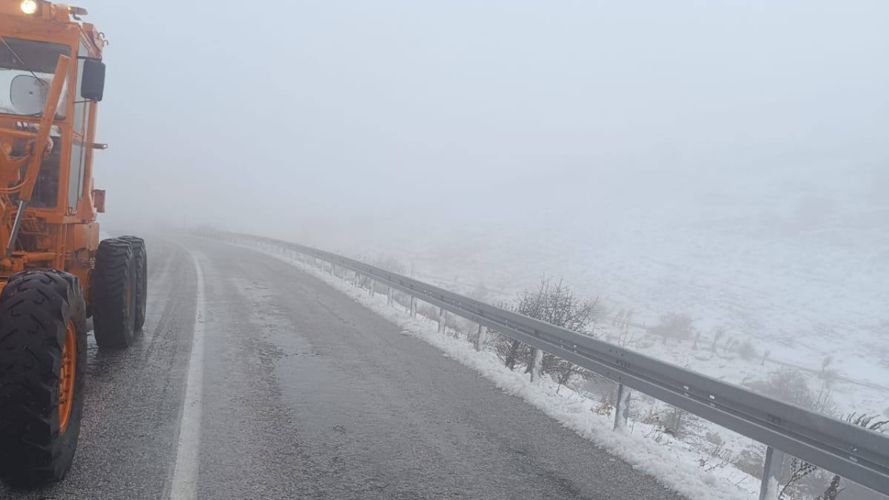 Yozgat’ta Kar Yağışı Etkisini Artırdı Ekipler Gece Boyu Sahada (3)