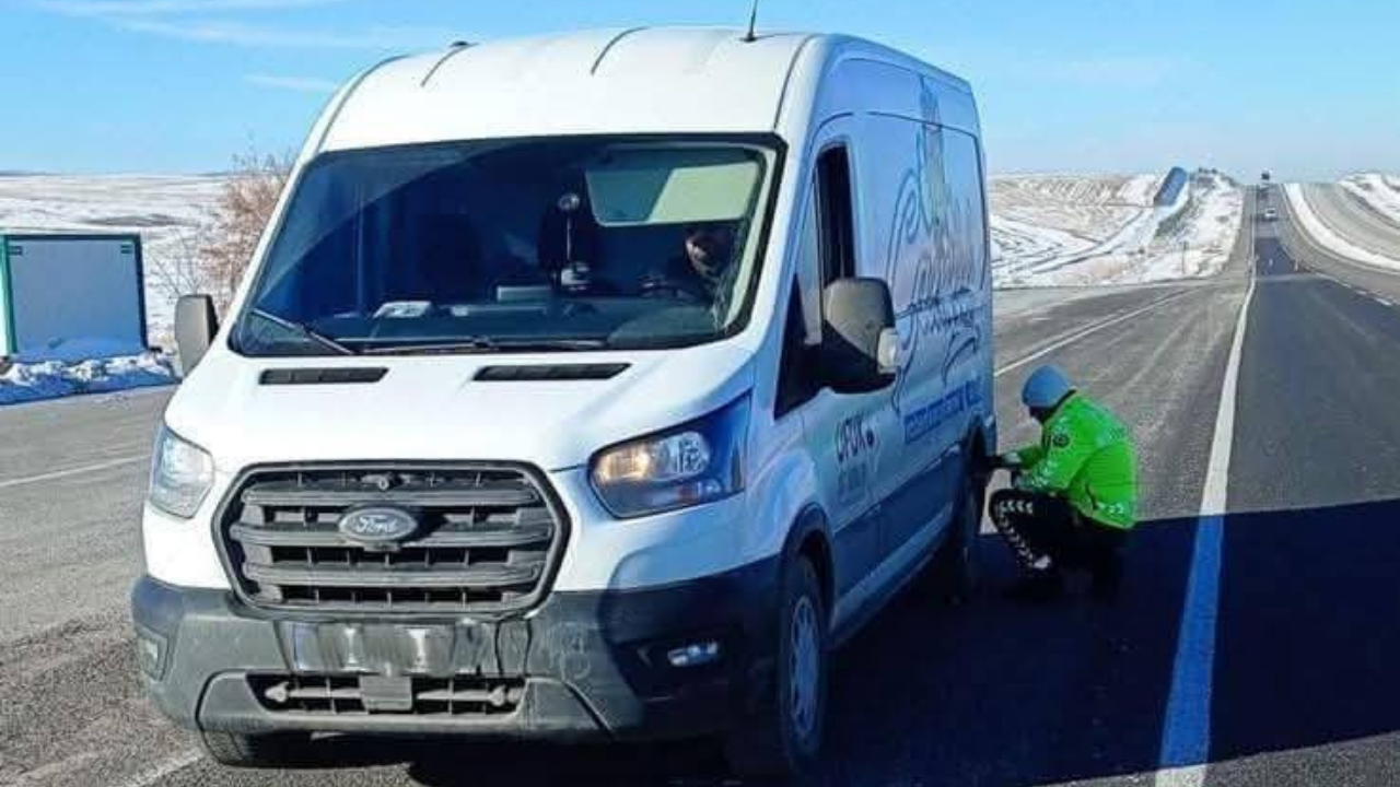 Yozgat’ta Kış Lastiği Denetimleri Başladı Sürücülere Güvenli Yol Çağrısı (3)