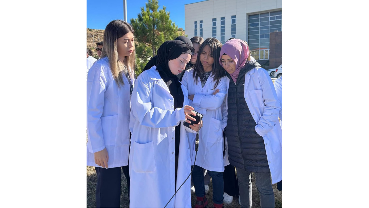 Yozgat’ta Üniversite Öğrencileri Sahada Akıllı Tarım Teknolojileriyle Birebir Eğitim (2)