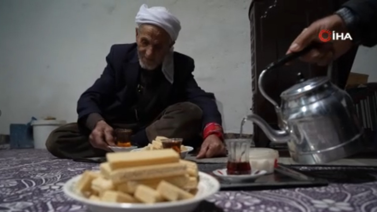 86 Yaşında 50 Yıldır Secdece Çay Ve Gofretle Besleniyor (3)