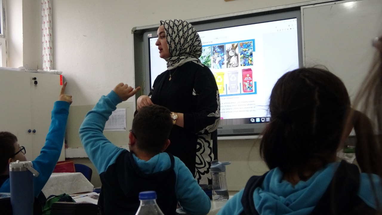 Ekran Bağımlılığına Karşı Kitap Yazdı, Öğrencilerine Yol Gösterdi (3)