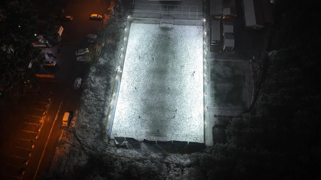 Halı Saha Aşkı Engel Tanımadı Kar Soğuk Demediler! (2)