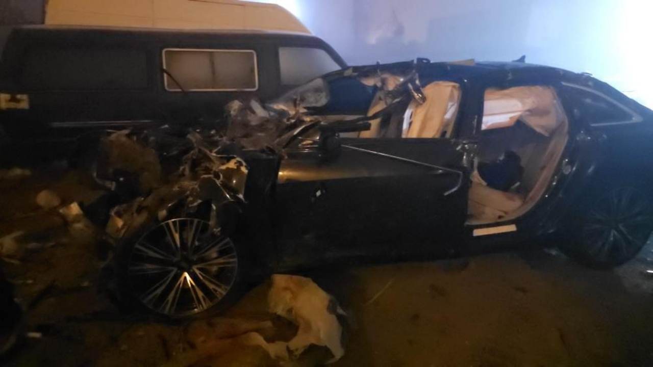 Tıra Arkadan Çarptı