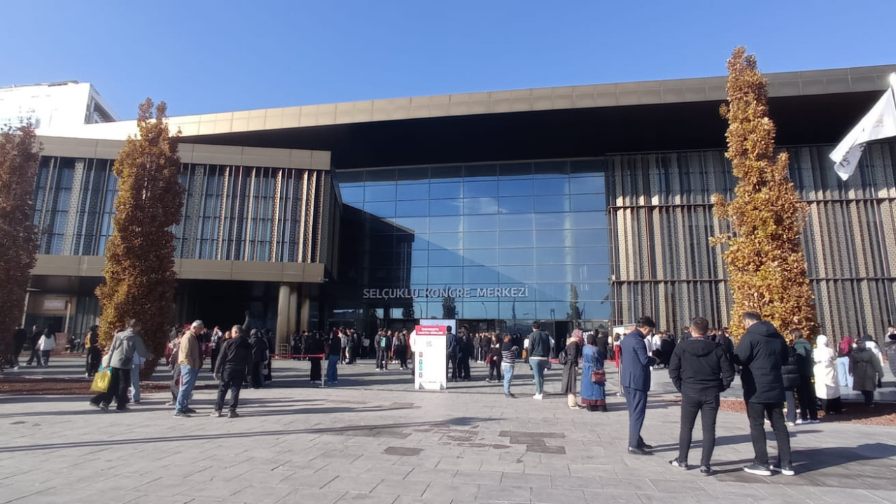 Yobü, Konya Üniversite Tanıtım Fuarında Aday Öğrencilerle Buluştu (2)