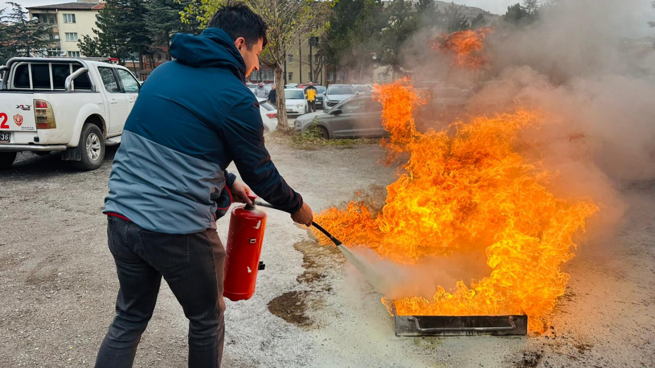 Yozgat İl Sağlık Müdürlüğünde Yangın Söndürme Eğitimi Veridi (1)