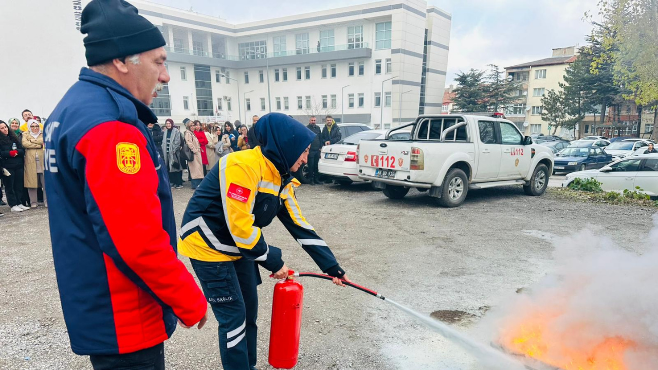 Yozgat İl Sağlık Müdürlüğünde Yangın Söndürme Eğitimi Veridi (5)