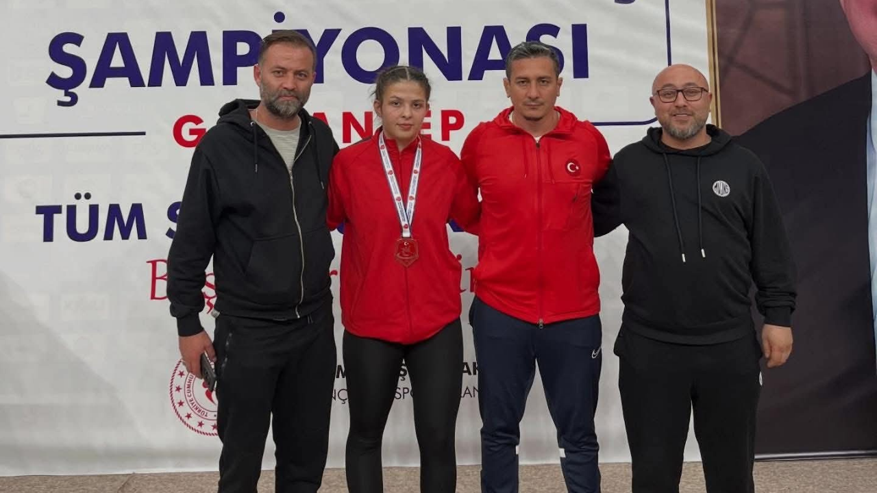 Yozgatlı Beyzanur Erduman, Türkiye Güreş Şampiyonası’nda Üçüncü Oldu (1)