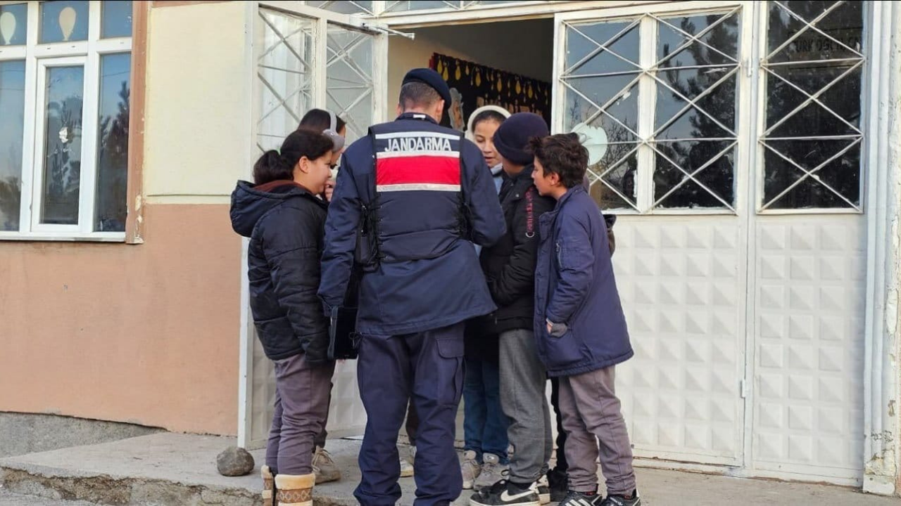 Yozgat’ta Okul Çevreleri Mercek Altında Öğrenciler İçin Güvenlik Adımı (2)